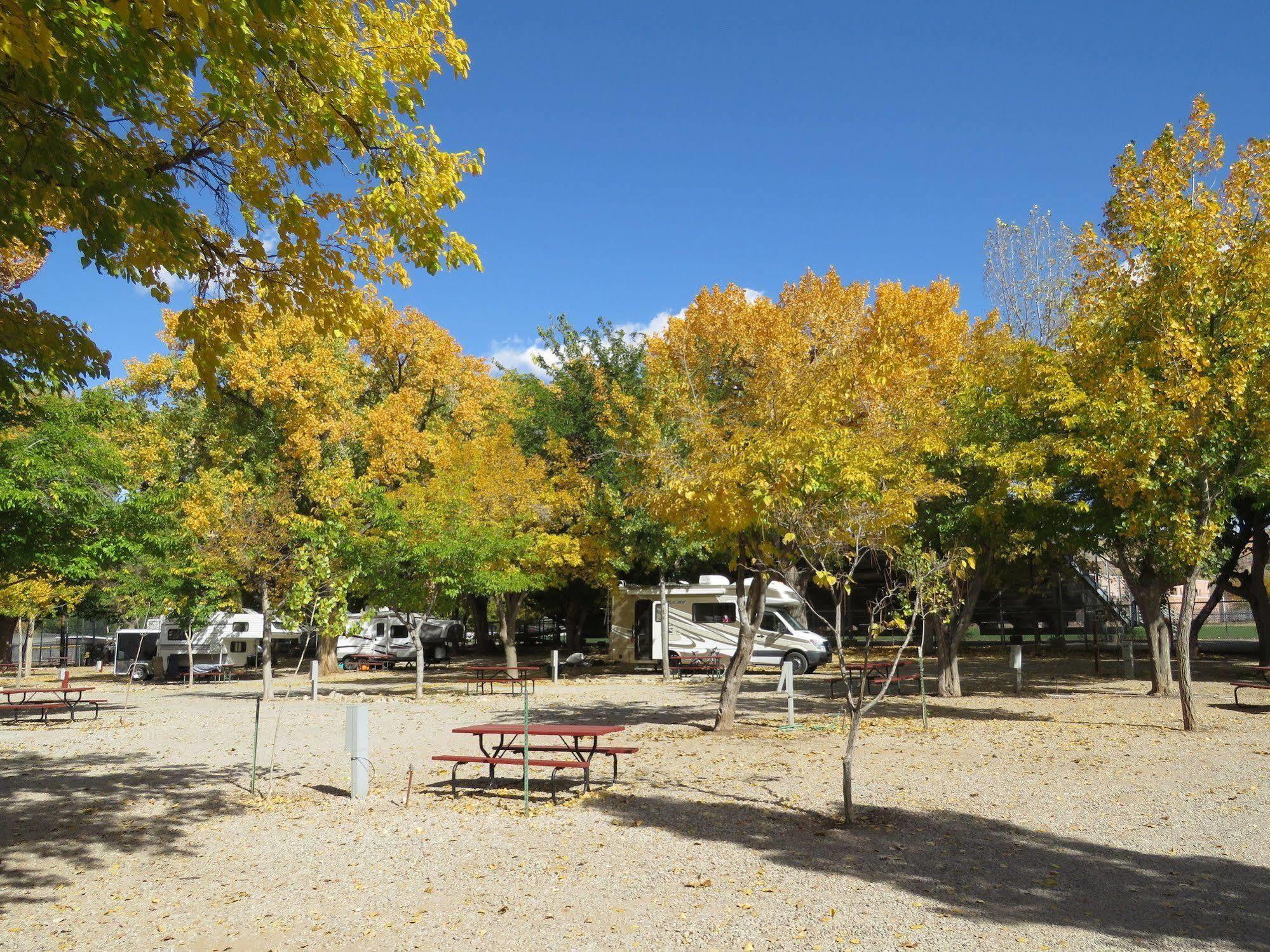 Sun Outdoors Moab Downtown Hotel Buitenkant foto